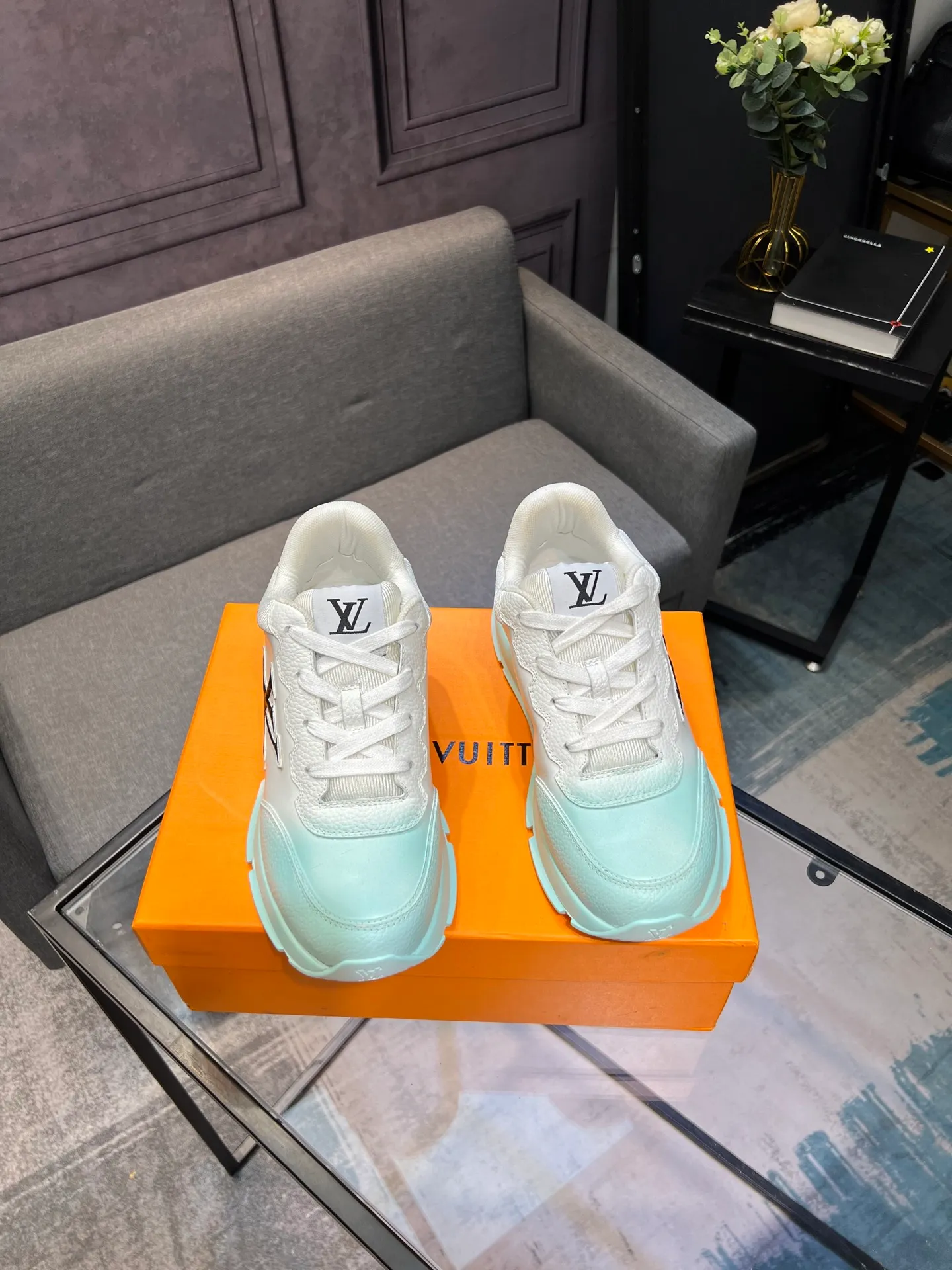 Men's shoes 💰760 LV | Louis Vuitton 2025𝐬𝐬 Spring and summer new styles, couples' models, men's models come out first. The counter focuses on the latest casual shoes. Hard goods are new🆕 ❥Purchase level! Full of high-end feel! A popular model among bloggers at home and abroad, it’s retro and fashionable and looks amazing on your feet! Wear a lot of happiness! Mainly recommended model on the official website★ ▪️Upper: Original custom-made imported calfskin fabric ▪️Inner lining: breathable gauze imported from Italy ▪️Outsole: rubber foam ➕tpu high-end outsole ▪️Shoe size: 36-44 (customized for 45 and 46)
